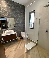 Oasis Yaaxlum Studios lock off