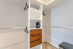 Oasis Yaaxlum Studios lock off