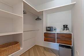 Oasis Yaaxlum Studios lock off