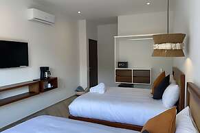 Oasis Yaaxlum Studios lock off