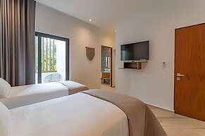 Oasis Yaaxlum Studios lock off