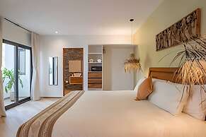 Oasis Yaaxlum Studios lock off