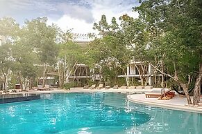 Oasis Yaaxlum Studios lock off