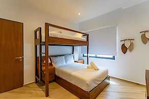 Oasis Yaaxlum Studios lock off