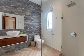 Oasis Yaaxlum Studios lock off