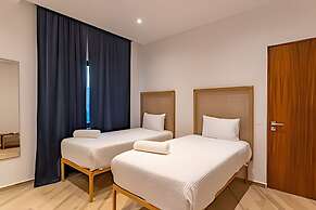 Oasis Yaaxlum Studios lock off