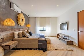 Oasis Yaaxlum Studios lock off