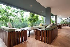 Oasis Yaaxlum Studios lock off