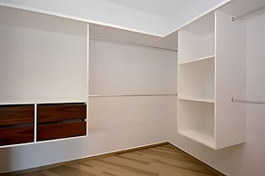 Oasis Yaaxlum Studios lock off