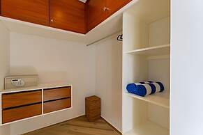 Oasis Yaaxlum Studios lock off