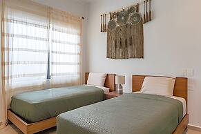 Oasis Yaaxlum Studios lock off