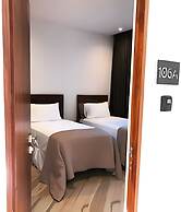 Oasis Yaaxlum Studios lock off