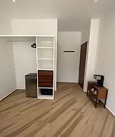 Oasis Yaaxlum Studios lock off