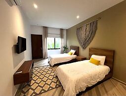 Oasis Yaaxlum Studios lock off