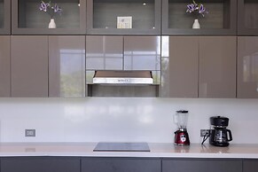 Luxurious Getaway w Private Pool Garden