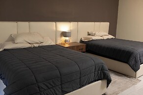 Luxurious Getaway w Private Pool Garden