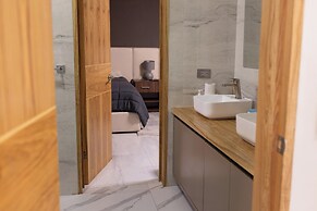 Luxurious Getaway w Private Pool Garden