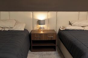 Luxurious Getaway w Private Pool Garden