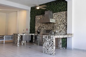 Luxurious Getaway w Private Pool Garden