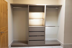 Luxurious Getaway w Private Pool Garden