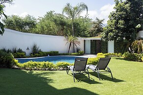 Luxurious Getaway w Private Pool Garden