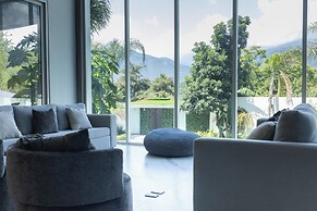 Luxurious Getaway w Private Pool Garden