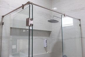 Luxurious Getaway w Private Pool Garden