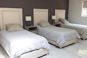 Luxurious Getaway w Private Pool Garden