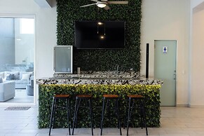 Luxurious Getaway w Private Pool Garden