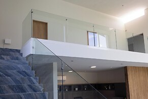 Luxurious Getaway w Private Pool Garden