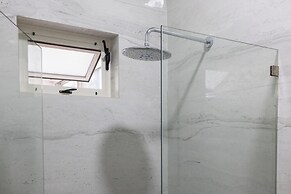 Luxurious Getaway w Private Pool Garden