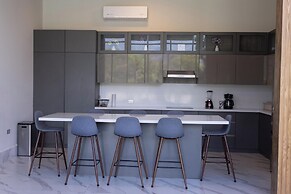 Luxurious Getaway w Private Pool Garden