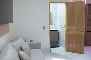 Luxurious Getaway w Private Pool Garden