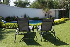 Luxurious Getaway w Private Pool Garden