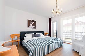 Spacious 2 Bedroom Apartment With Balcony