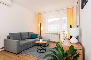 Spacious 2 Bedroom Apartment With Balcony