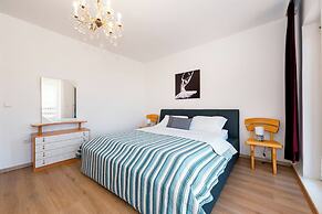 Spacious 2 Bedroom Apartment With Balcony