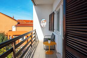 Spacious 2 Bedroom Apartment With Balcony