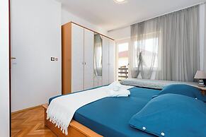 Spacious 2 Bedroom Apartment With Balcony