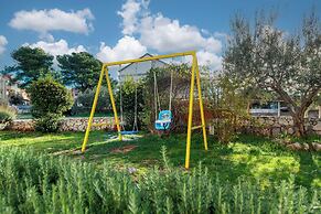 Spacious 2 Bedroom Apartment With Balcony