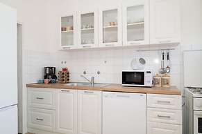 Spacious 2 Bedroom Apartment With Balcony