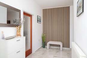 Spacious 2 Bedroom Apartment With Balcony