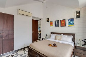 Modern 2bhk w Rooftop Pool 10 Mins Drive to Beach