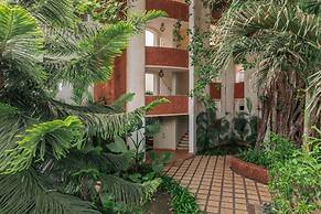 Modern 2bhk w Rooftop Pool 10 Mins Drive to Beach