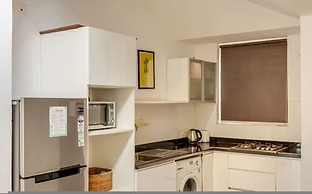 Modern 2bhk w Rooftop Pool 10 Mins Drive to Beach