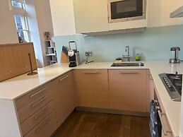 Spacious one bed Quartermile Apartment With Breathtaking Park Views - 