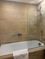 Spacious one bed Quartermile Apartment With Breathtaking Park Views - 