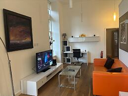 Spacious one bed Quartermile Apartment With Breathtaking Park Views - 