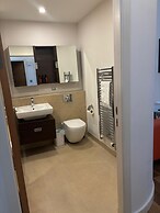 Spacious one bed Quartermile Apartment With Breathtaking Park Views - 