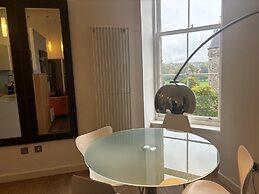 Spacious one bed Quartermile Apartment With Breathtaking Park Views - 